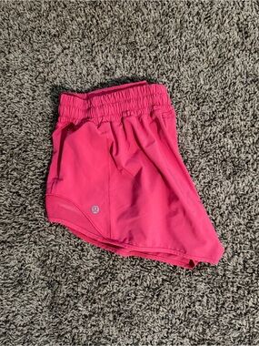 Lululemon Hotty Hot Shorts Low Rise 2.5” Lip Gloss Size 8